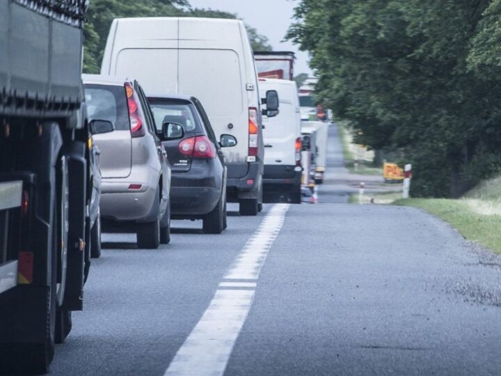 Długie utrudnienia na wrocławskiej obwodnicy z powodu prac drogowych