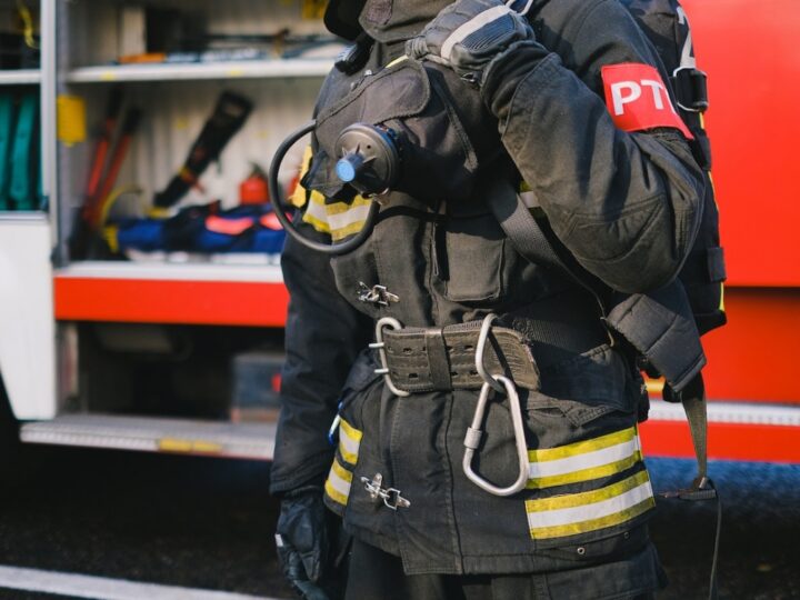 Wrocławski pożar na osiedlu Szczepin: jedna ofiara ran, przypuszczalna przyczyna to hulajnoga elektryczna