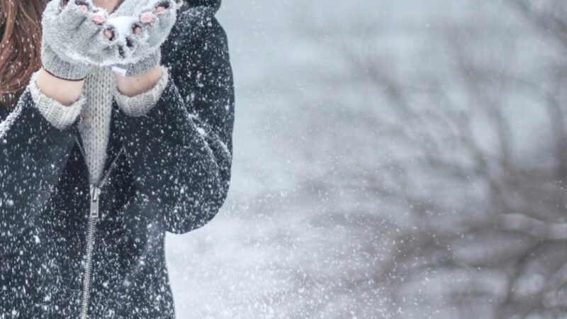 Wrocław i okolice przykryte pierwszym śniegiem. Jakie konsekwencje przyniosła niespodziewana zmiana pogody?