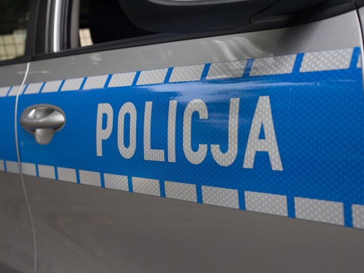 Poszukiwani przez policję sprawcy zniszczenia świecznika chanukowego w sercu Wrocławia