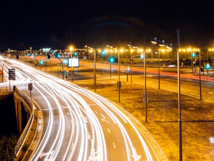 Uwaga kierowcy! Intensywne roboty drogowe mogą powodować opóźnienia na autostradzie A4 koło Legnicy