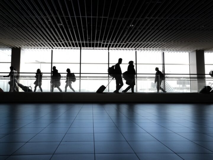 Alarm bombowy na Lotnisku we Wrocławiu – ewakuacja z powodu podejrzanego bagażu