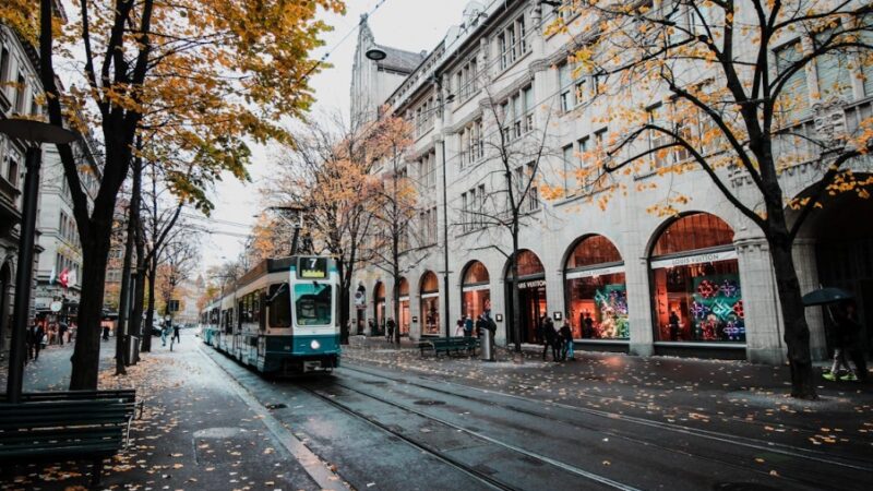 Tragiczny incydent na placu Powstańców Śląskich: Dziewczyna zginęła potrącona przez tramwaj