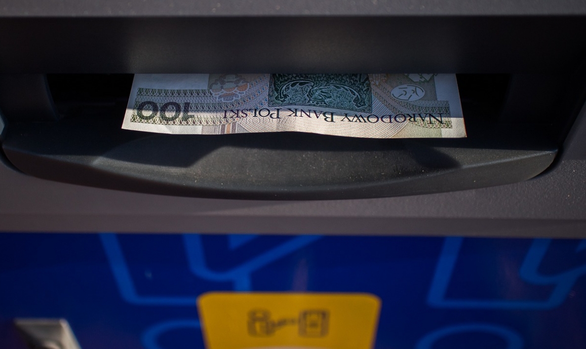 Przestępcze wybuchy we Wrocławiu: Nieznani sprawcy wysadzili bankomat i skradli gotówkę