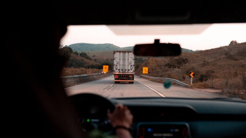 Tragedia na drodze S8 w pobliżu Oleśnicy – zginął pasażer pojazdu ciężarowego