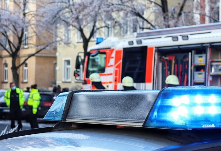 Wrocław: Wielki pożar na Psim Polu. Ogień strawił trzy samochody