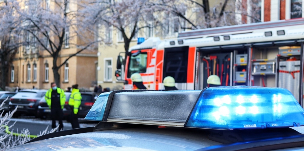 Wrocław: Wielki pożar na Psim Polu. Ogień strawił trzy samochody