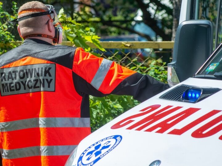 Tragiczny wypadek w Bielsku-Białej: 2,5-letnie dziecko spadło z balkonu na piątym piętrze