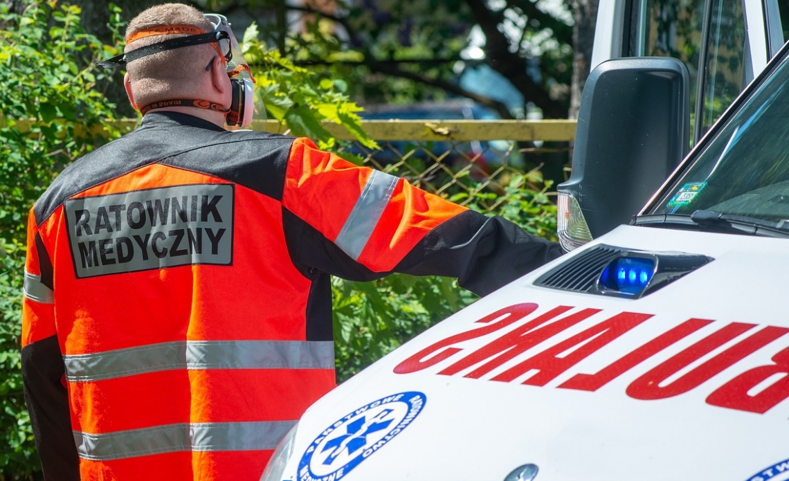 Tragiczny wypadek w Bielsku-Białej: 2,5-letnie dziecko spadło z balkonu na piątym piętrze