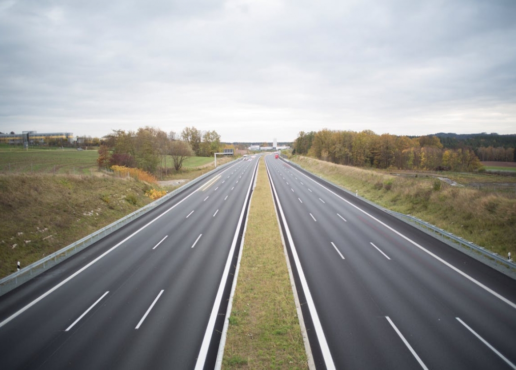 O kolizję samochodu osobowego i tramwaju doszło na wrocławskim Most Dmowski. Jak wpłynęło to na komunikację miejską?