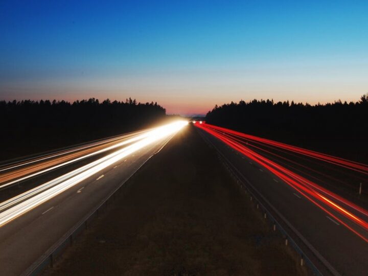 Niebezpieczne zdarzenie na autostradzie A4 na Dolnym Śląsku: karambol pięciu samochodów osobowych