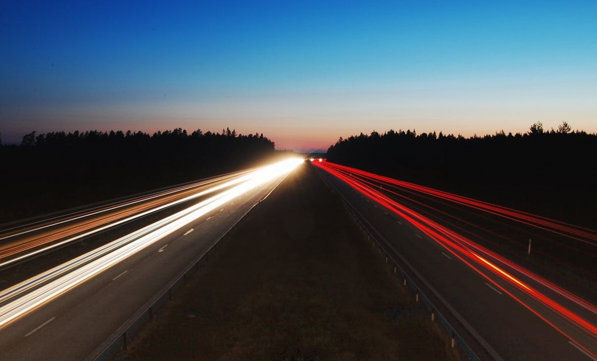 Niebezpieczne zdarzenie na autostradzie A4 na Dolnym Śląsku: karambol pięciu samochodów osobowych