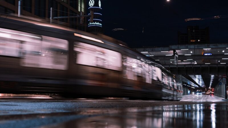 Godziny szczytu we wrocławskim transporcie miejskim – kiedy i gdzie jest najwięcej pasażerów