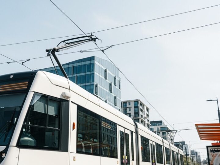 Develia wspiera rozwój Maślic: grunt pod tramwaj i modernizacja drogi przy nowym osiedlu!