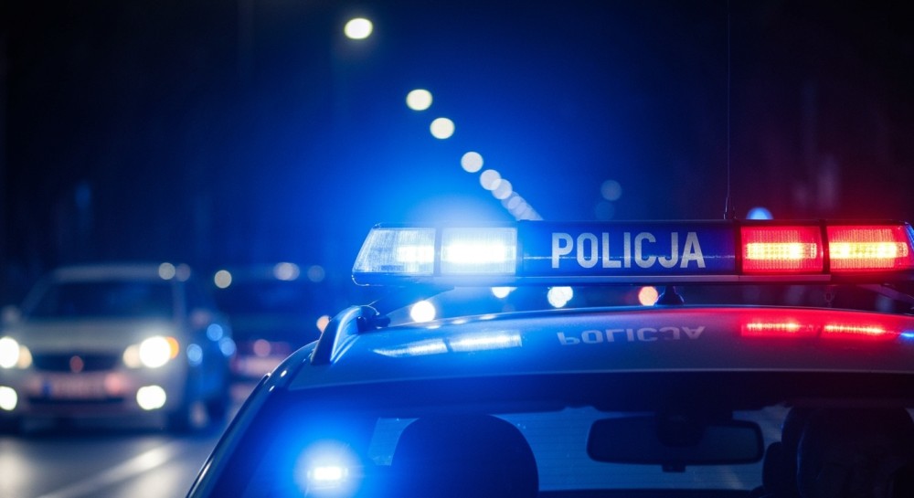 Katana w rękach przestępcy: dramatyczny atak na policjanta w Pieńsku!