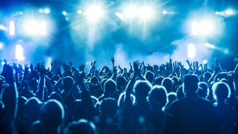 Muzyczna podróż do świata Arcane: magiczny koncert przy świecach
