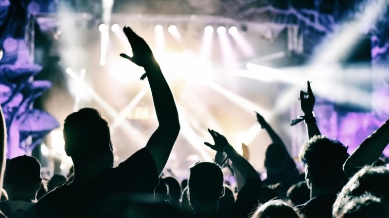 Muzyczna podróż do świata Arcane: magiczny koncert przy świecach