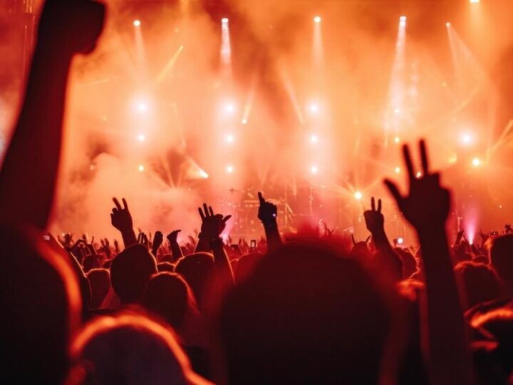 Rockowe klasyki w magicznym blasku świec – niezapomniany wieczór!