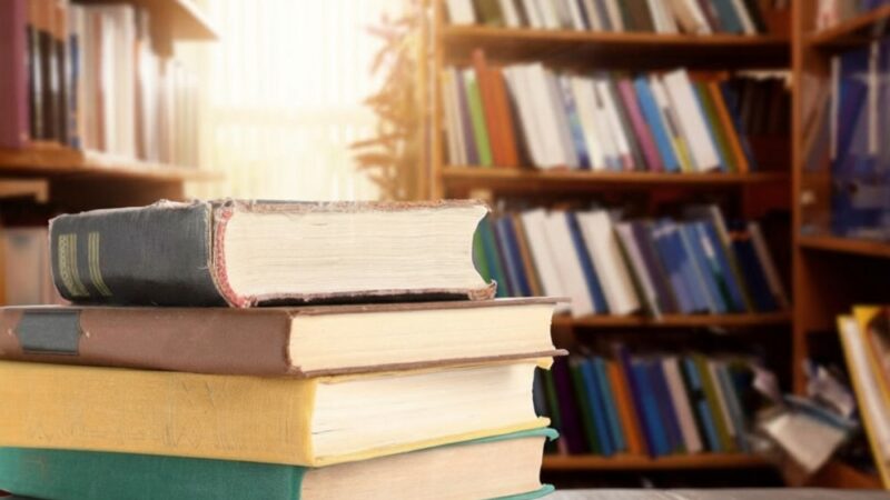 Księżycowa Wyprawa: Dzieci Odkrywają Magię Gwiazd w Bibliotece!