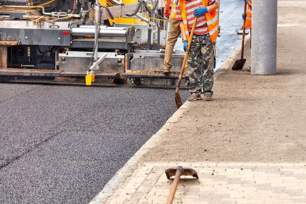 Nowe miejsca postojowe na ul. Jana Pawła II: Malowanie rozpocznie się 20 października 2025!