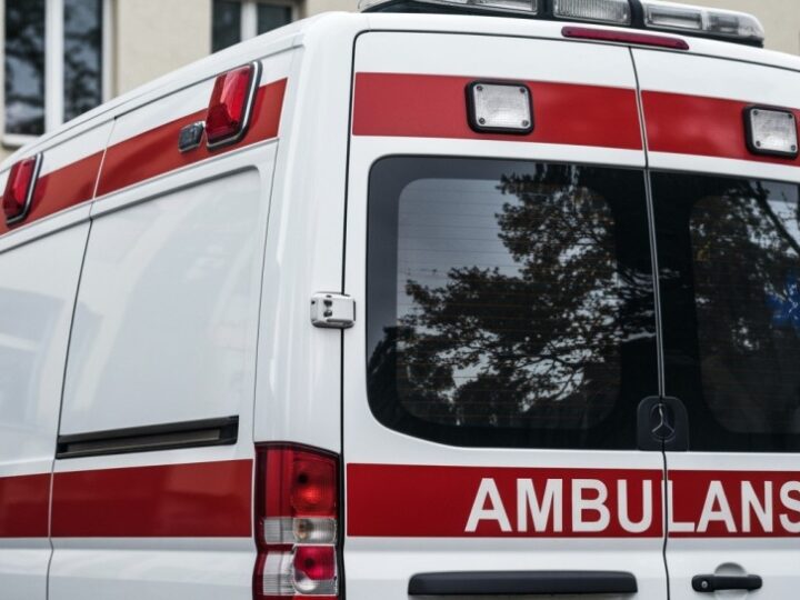 Błyskawiczna akcja policji: ratunek dla mężczyzny w potrzasku