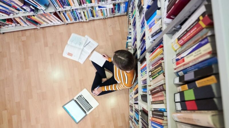Wrocław wita studentów: nowy rok akademicki pełen emocji i bezpieczeństwa!