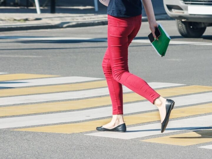 Tramwaj potrącił pieszego przy Legnickiej – poszkodowany w szpitalu!