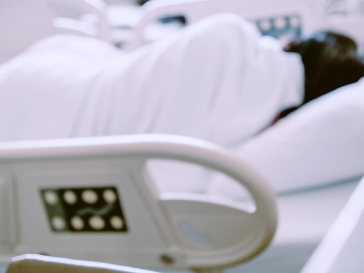 Bezpieczny senior na drodze: Film edukacyjny dla wszystkich!