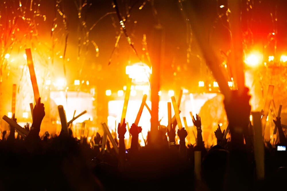 Muzyczne uniesienia wśród książek: koncert Haja na żywo!