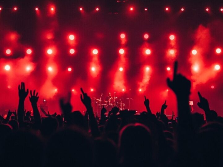 Mini koncert i gesty życzliwości pod Arkadami we Wrocławiu z okazji Dnia Życzliwości