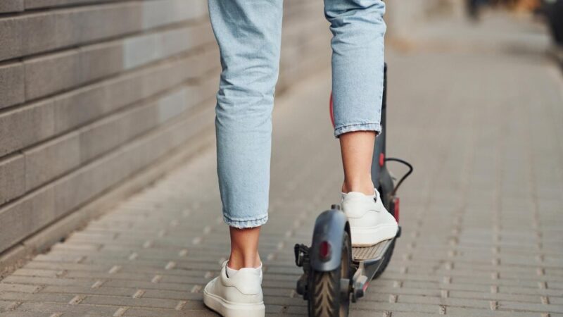 Wrocław w obliczu rosnącej fali wypadków na hulajnogach: alarmujące statystyki 2025