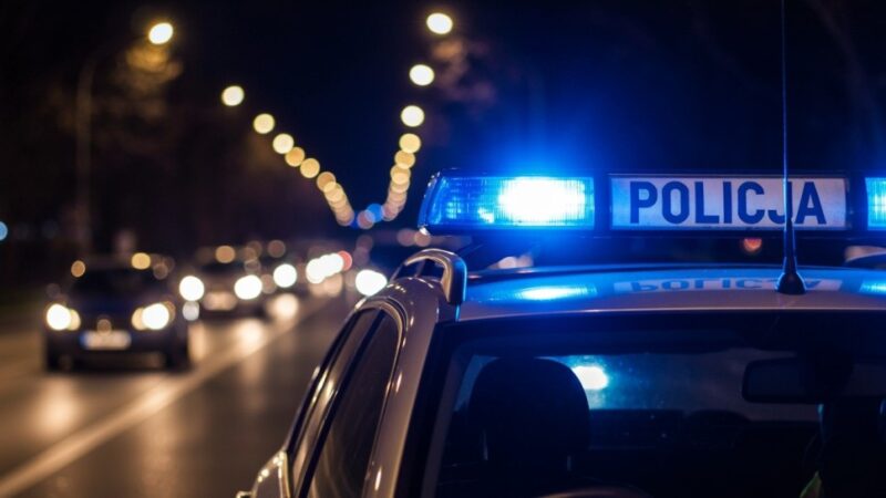 Mężczyzna zatrzymany za handel podrabianą odzieżą o wartości 200 tys. zł w Lubinie