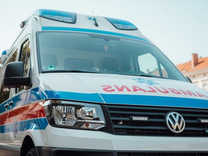 Ćwiczenia ratunkowe na lotnisku: dramatyczna symulacja rozbicia samolotu