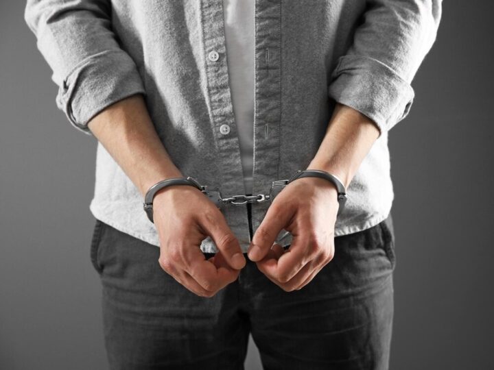 Dramatyczna strzelanina w Sanoku: Policjanci w obliczu agresywnego napastnika