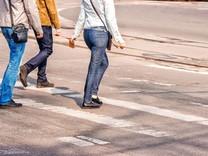 Kamizelka odblaskowa: Twój klucz do bezpiecznego powrotu!