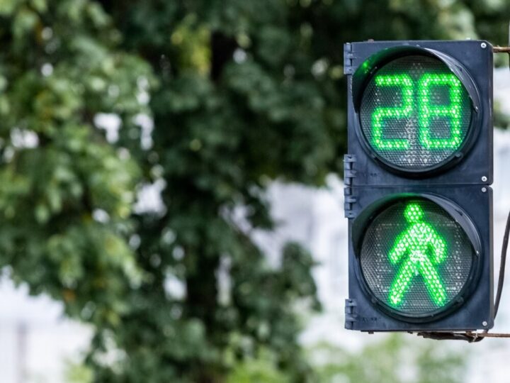 Groźny wypadek na S8: ciężarówka potrąciła pieszego pod Wrocławiem