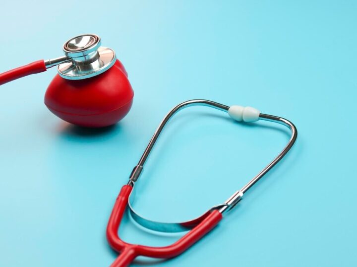 Równi w podróży: Wyzwania osób z niepełnosprawnościami w miejskiej komunikacji