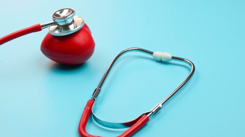 Równi w podróży: Wyzwania osób z niepełnosprawnościami w miejskiej komunikacji