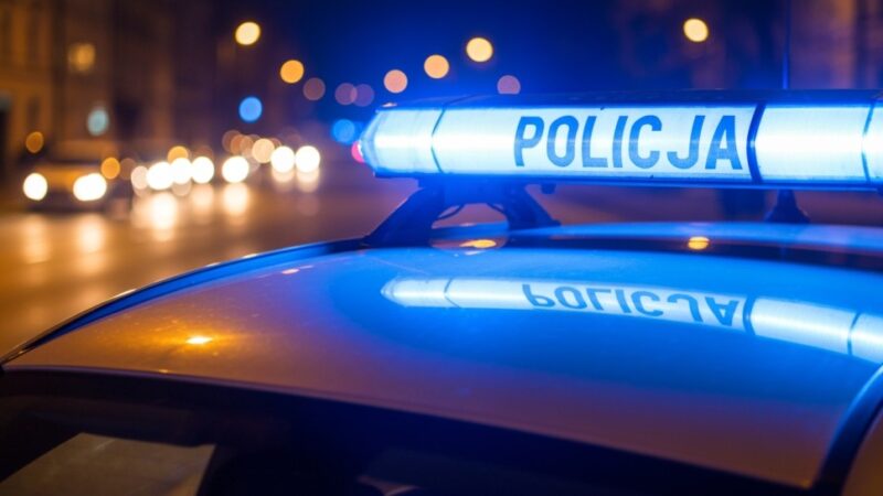 Przedświąteczny chaos w Jeleniej Górze: Mężczyzna atakuje policję i niszczy mienie za 20 tysięcy złotych