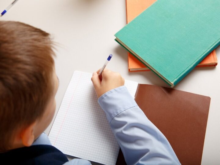 Zadbaj o bezpieczeństwo dziecka w sieci: nowa kampania edukacyjna o zagrożeniach online