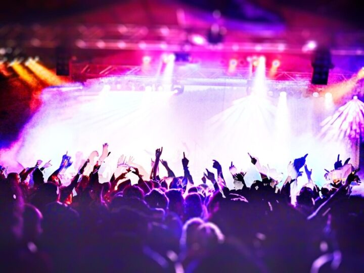 Zimowe Silent Disco na Lodowisku: Powrót Muzycznej Zabawy w Tarczyński Arenie!