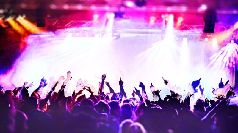 Zimowe Silent Disco na Lodowisku: Powrót Muzycznej Zabawy w Tarczyński Arenie!