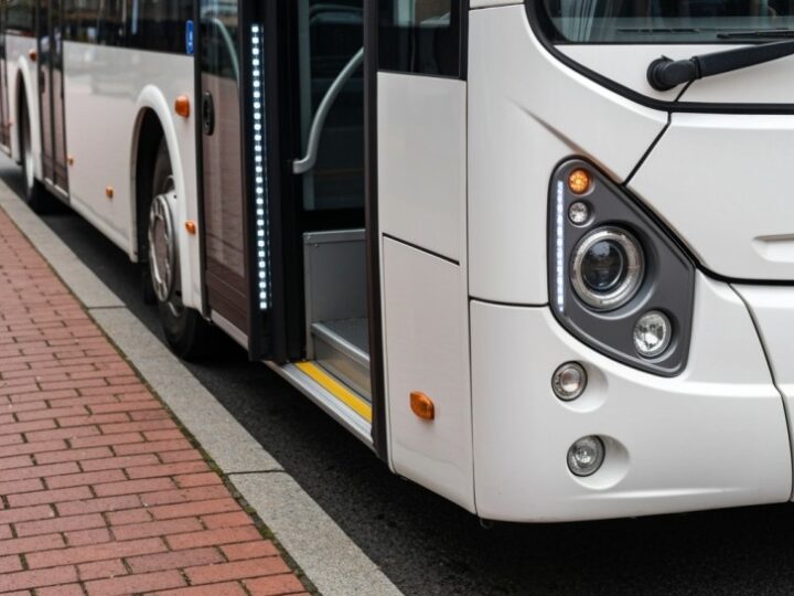 Świąteczne zmiany w komunikacji autobusowej: Co musisz wiedzieć?