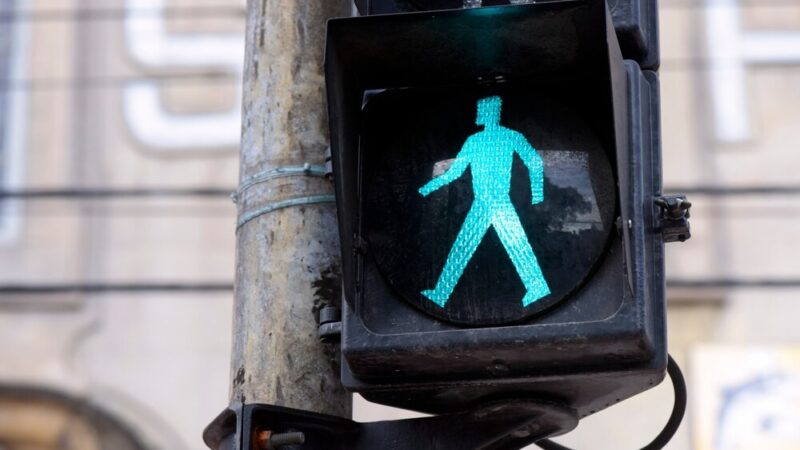 Narkotyki i brak uprawnień: tragiczny wypadek na przejściu dla pieszych