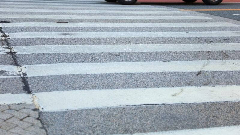 Zwiększ swoją widoczność – bezpieczeństwo pieszych po zmroku