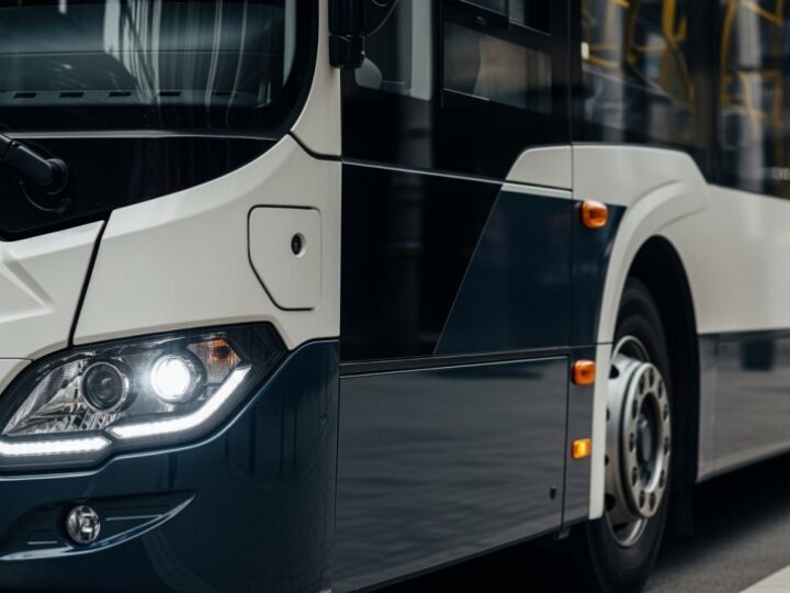 Rewolucja w komunikacji: Nowe kursy linii 715 od 12 stycznia!