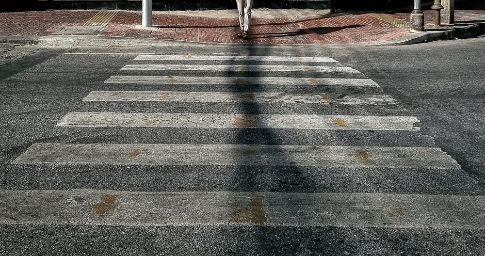 Policja interweniuje: pieszy na ekspresówce w nocy uratowany