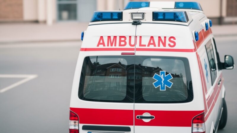 Błyskawiczna akcja policji: Uratowali kierowcę z płonącego auta w sylwestrową noc