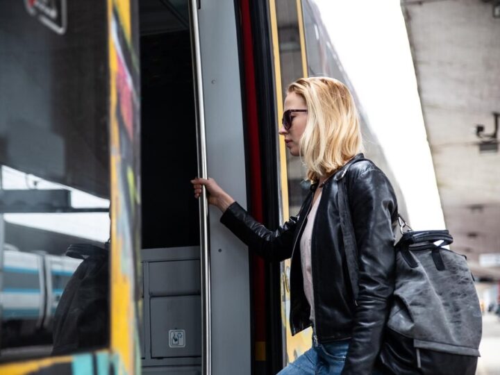 Nowe rozkłady jazdy dla linii 945 i 955: Co zmieni się od stycznia 2026?