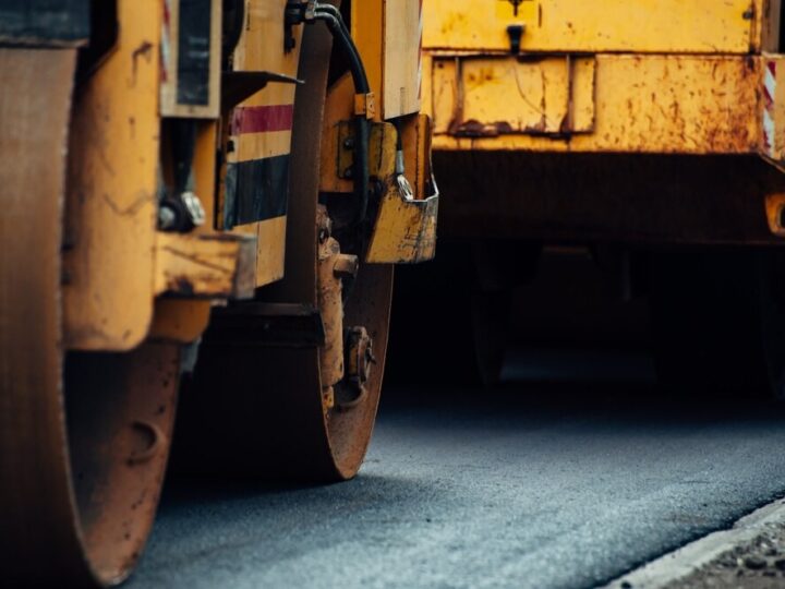 Nowy chodnik na Odolanowskiej – poprawa infrastruktury dla pieszych w Psie Pole